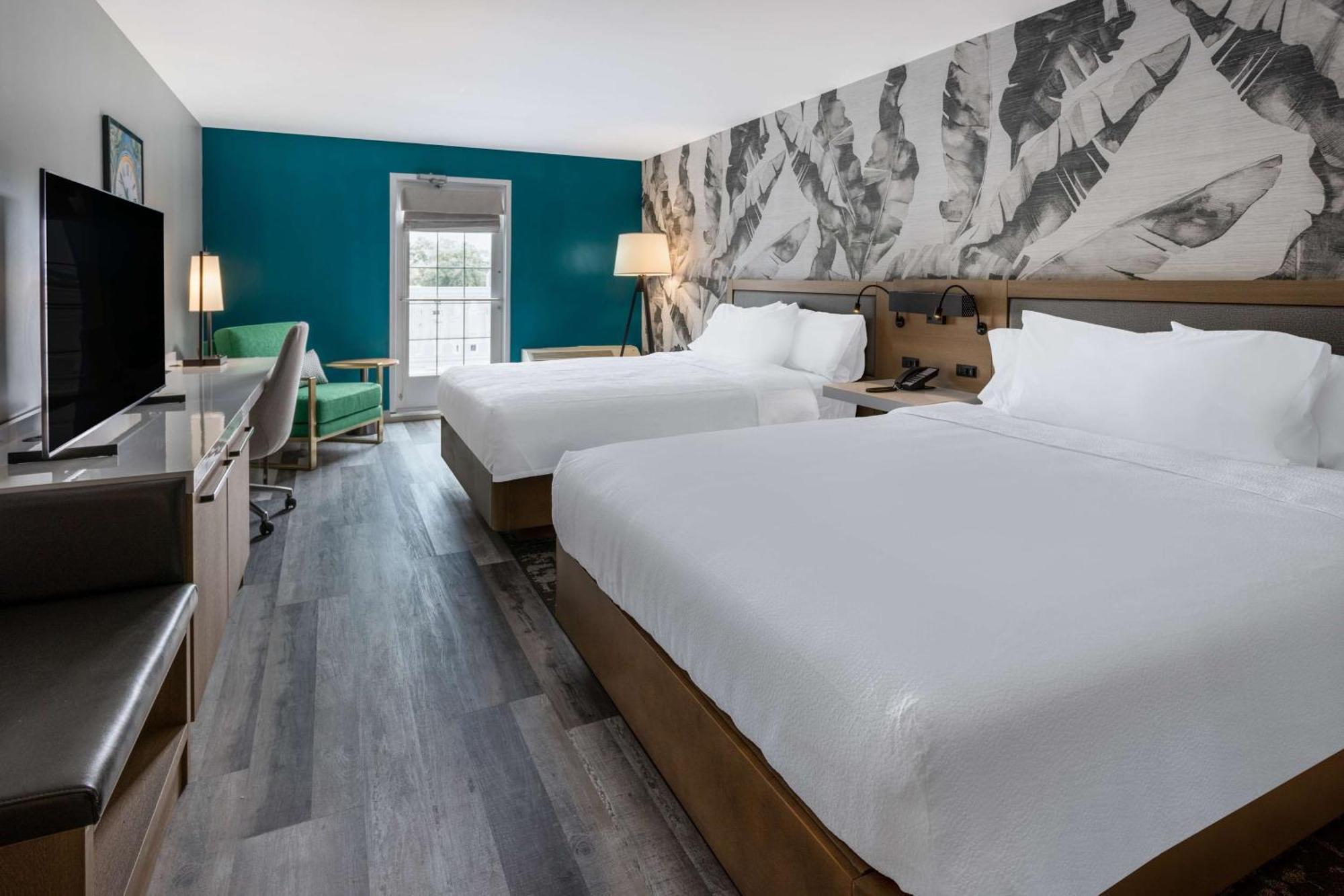Queen Room with Two Queen Beds and Balcony - Pool View