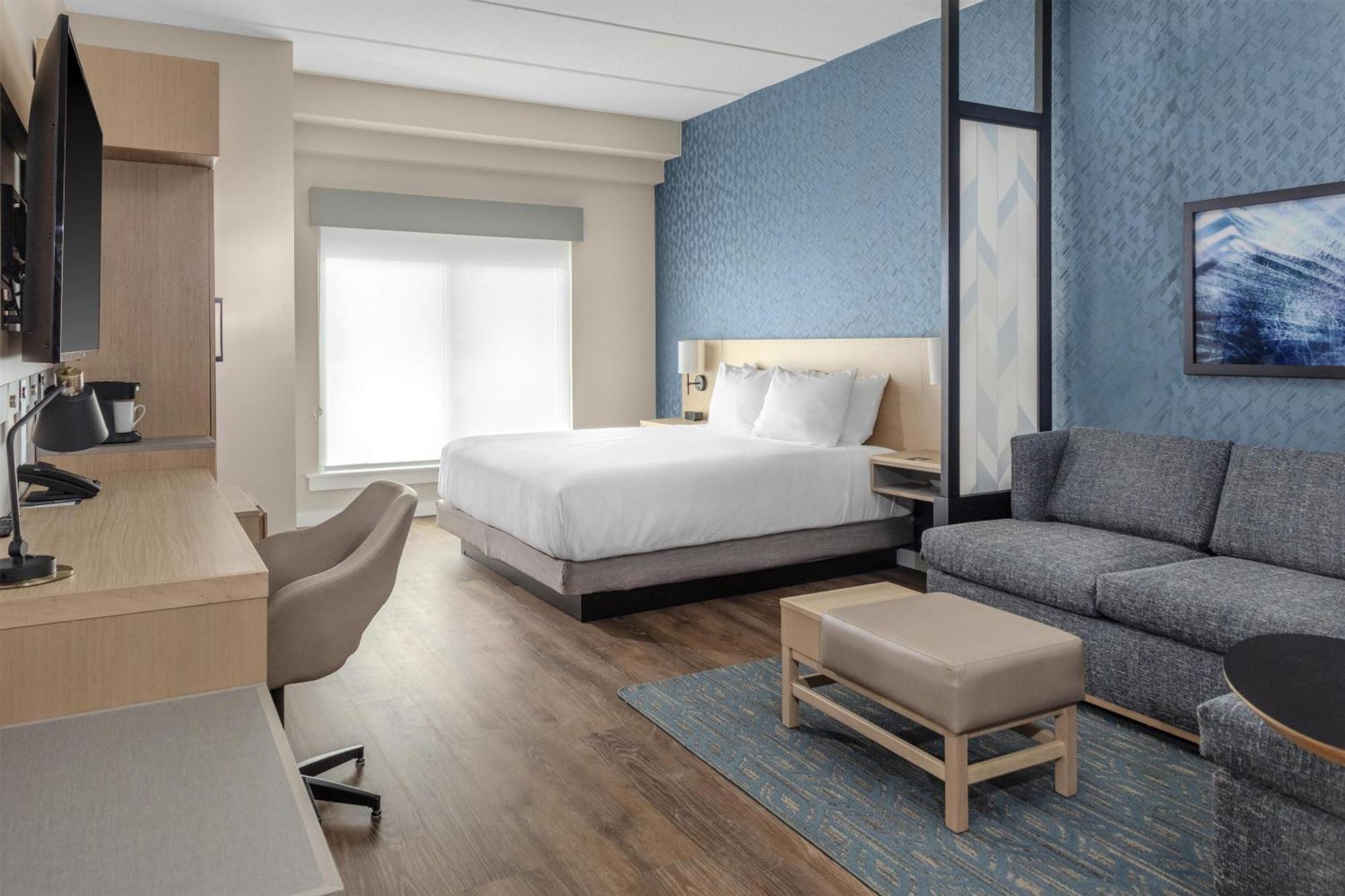 King Room with Sofa Bed and Walk-In Shower - Mobility Accessible