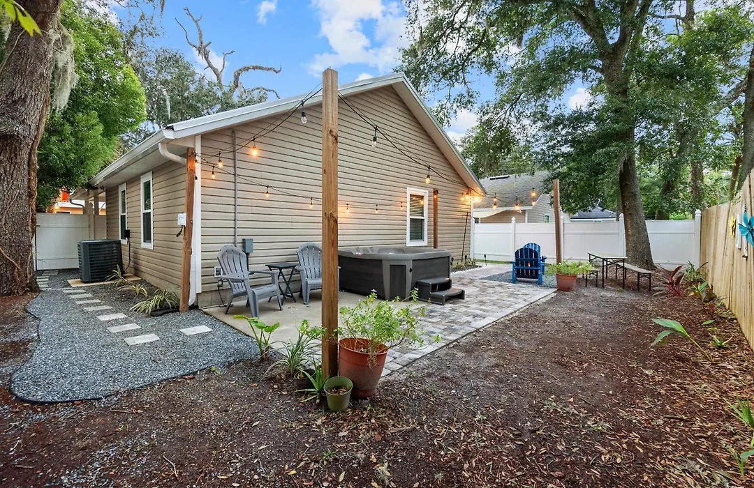 Peaceful Pearl Retreat- 5 Minutes To Downtown, 10 Minutes To Beach-1