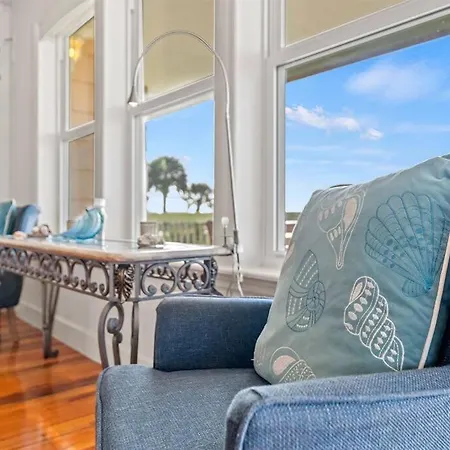 Dolphin Cove Waterfront Home With Dock-2