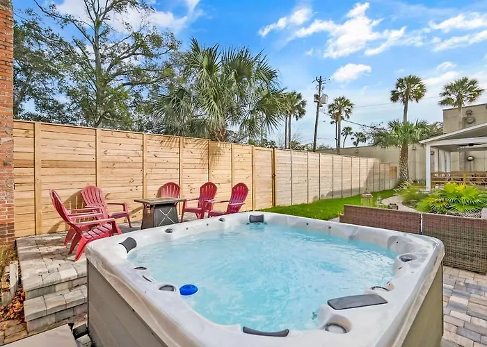 Remodeled Historic 1800S Carriage House, The Castle Garden, Colonial Modern Mansion Villa St. Augustine